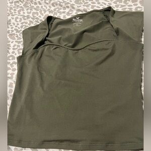 Like new. Women’s hollister top size small